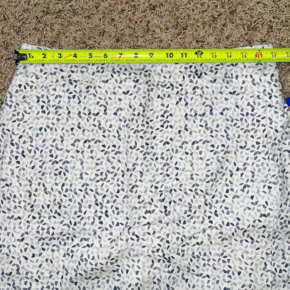 S.C. & CO. Women's Tummy Control Skort Pebble, Size Large (New) - Picture 14 of 16